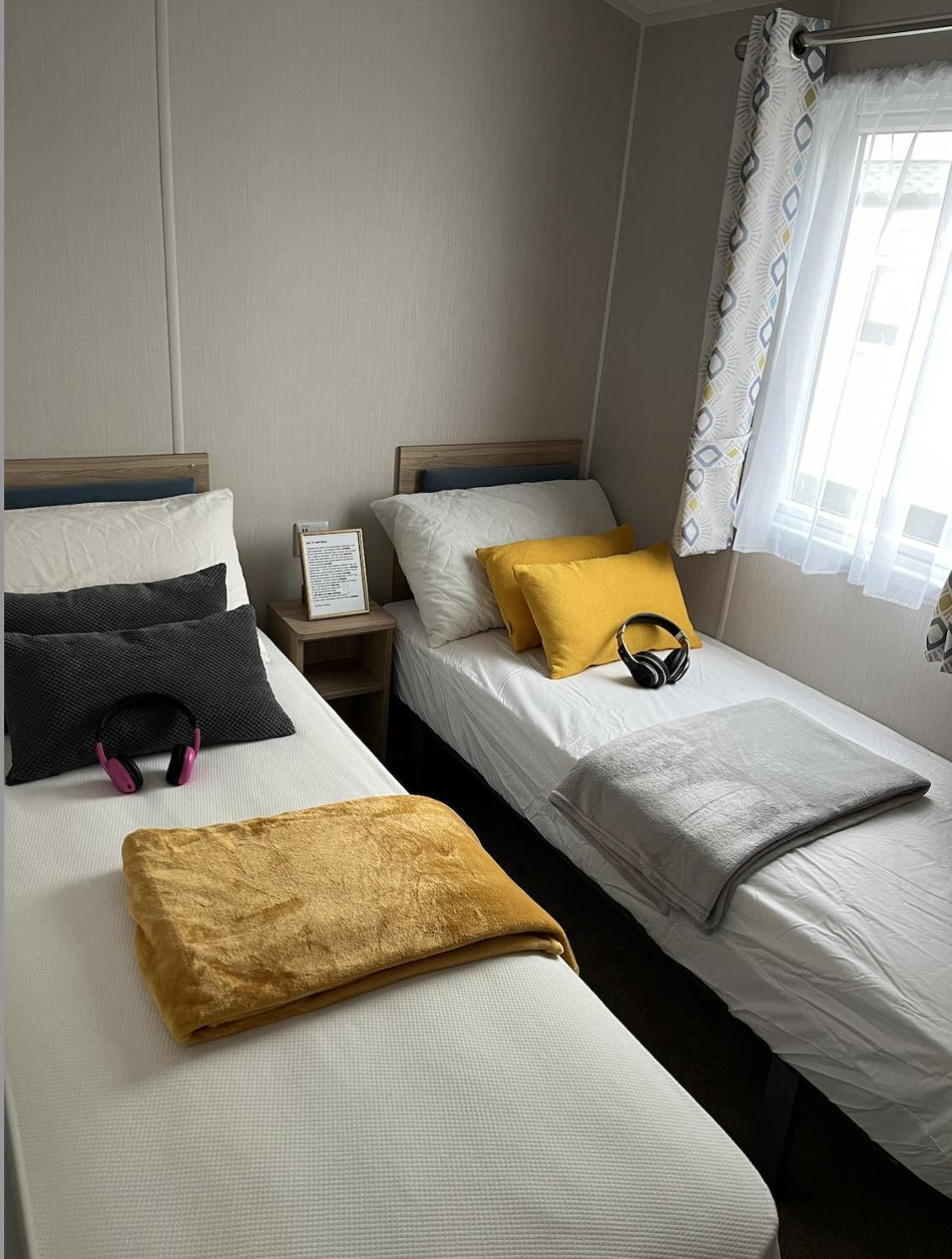 Verbzen Holiday Caravan At St Osyth Beach, Clacton-On-Sea By Verb Holidays Saint Osyth Exterior foto
